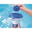 Dozator pastile clor pentru piscina, 2.5 cm, albastru si alb, 12.5x12 cm, Bestway 