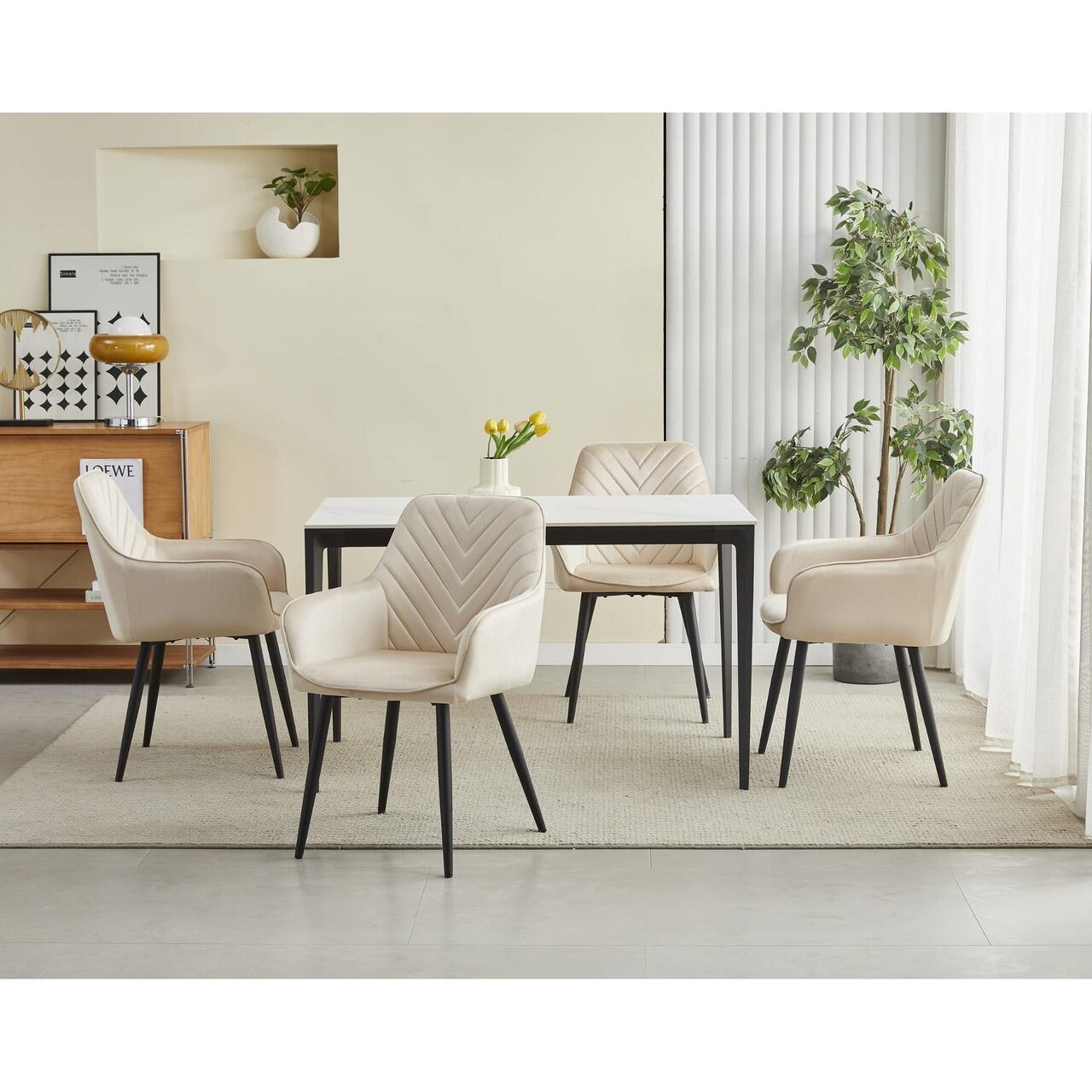Set 2 scaune tip fotoliu Artool Nana din catifea bej la o masa de dining